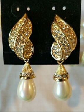 Vtg Gold Pearl Drop Earrings with Crystal Accents